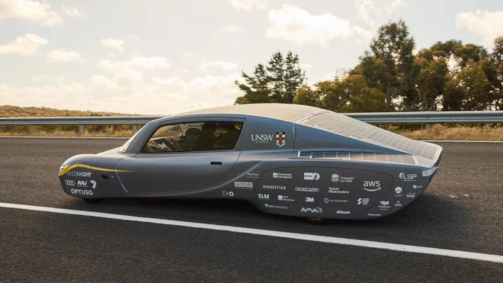 Xe chạy năng lượng mặt trời đạt 1.000km/sạc, hình dáng như phi thuyền - Ảnh 2.