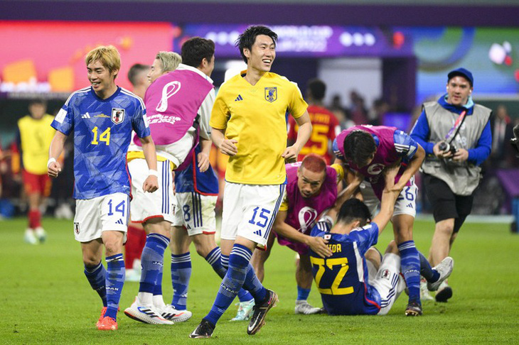 Lần đầu tiên đại diện các châu lục cùng góp mặt ở vòng đấu loại trực tiếp World Cup - Ảnh 1.