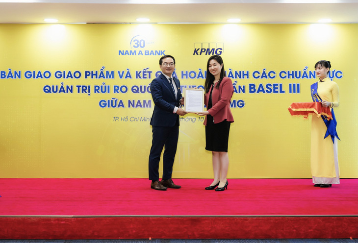 Nam A Bank phát triển bền vững dựa trên nền tảng quản trị rủi ro chuẩn quốc tế - Ảnh 2.