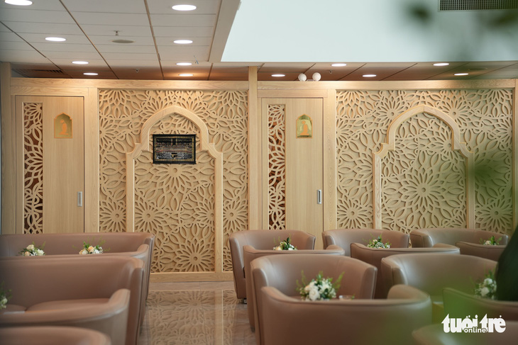 Phòng chờ khách Hồi giáo ở sân bay Tân Sơn Nhất có gì đặc biệt? - Ảnh 2.