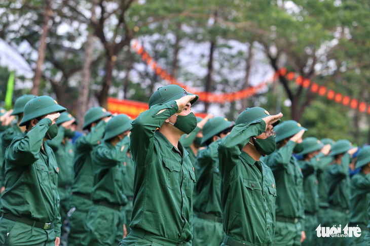 Bộ Quốc phòng trả lời việc thanh niên lợi dụng kẽ hở xăm trổ để trốn nghĩa vụ quân sự - Ảnh 1.