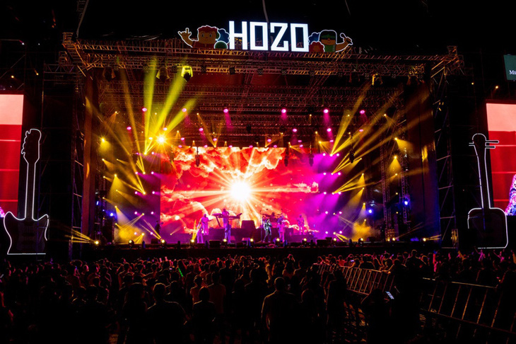 Đắm mình vào không gian bùng nổ của đại tiệc âm nhạc HOZO 2022 - Ảnh 2.