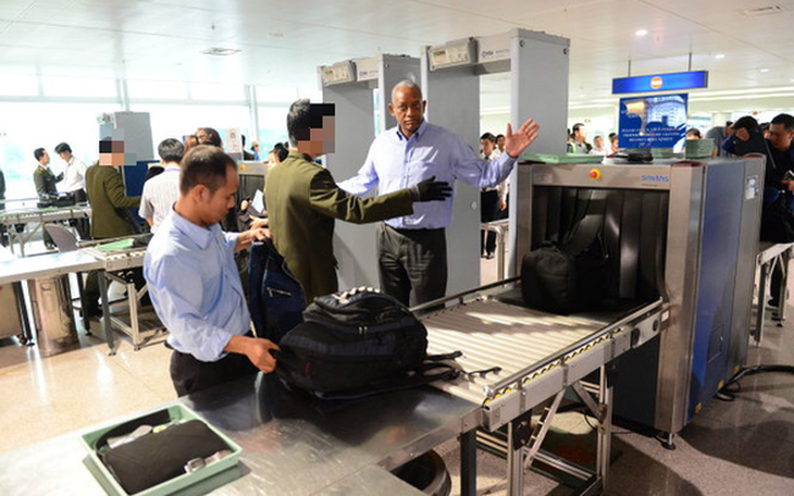 Người nước ngoài nói: Nhân viên sân bay thiếu thân thiện là "đại sứ tệ của Việt Nam"