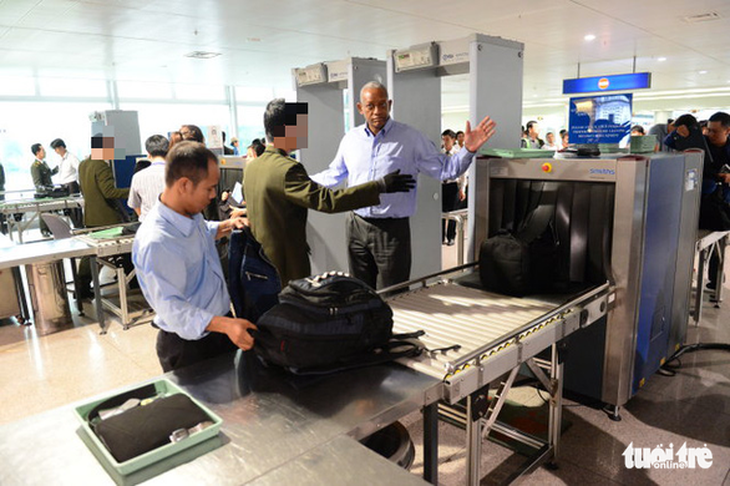 Người nước ngoài nói: Nhân viên sân bay thiếu thân thiện là đại sứ tệ của Việt Nam - Ảnh 1.