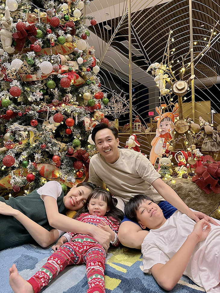 Ảnh vui sao Việt 25-12: Sao Việt quây quần bên gia đình đón Giáng sinh - Ảnh 2.