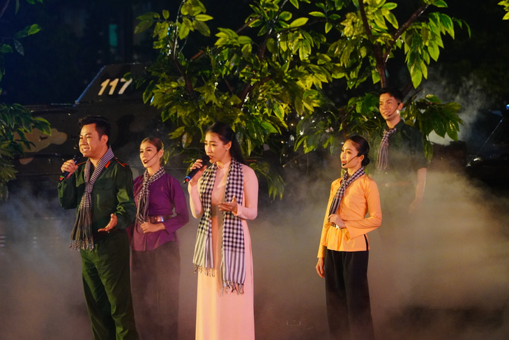 Đông Nhi, Hòa Minzy, nhóm MTV… hát về người chiến sĩ - Ảnh 6.