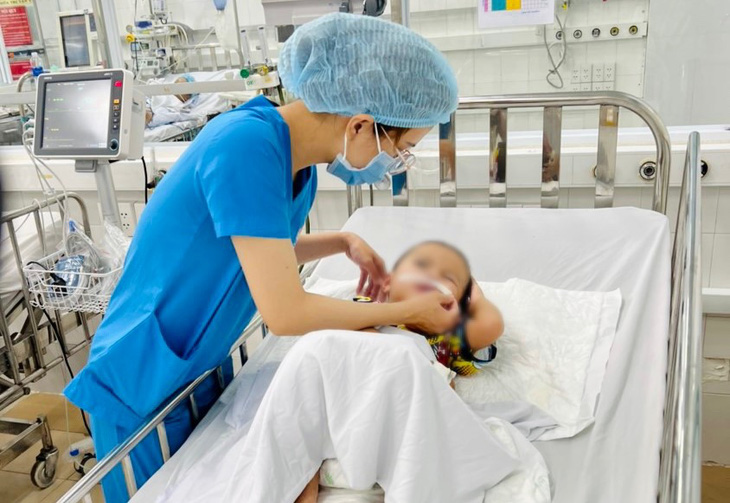 90 ngày cứu bé 3 tuổi nhiễm cúm B bị tổn thương đa cơ quan - Ảnh 1.