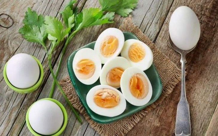 Ăn trứng hằng ngày có tốt? Ai cần kiêng món trứng?