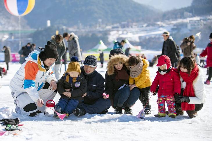 Trời lạnh kỷ lục, lễ hội câu cá trên băng ở Hàn Quốc rục rịch khai mạc - Ảnh 7.