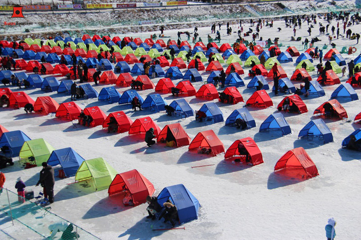 Trời lạnh kỷ lục, lễ hội câu cá trên băng ở Hàn Quốc rục rịch khai mạc - Ảnh 6.