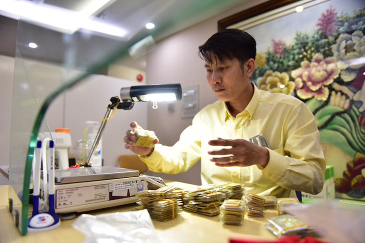 Việt Nam nhập khẩu khoảng 1.000 tấn vàng trong 21 năm, TP.HCM tiêu thụ 800 tấn - Ảnh 1.