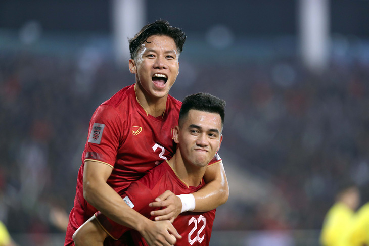 Việt Nam - Malaysia 3-0: Tuyển Việt Nam lấy lại ngôi đầu bảng, nhưng... - Ảnh 1.