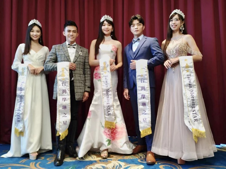 Hề hước như chọn người đẹp dự thi hoa hậu bằng tú cầu ở Đài Loan - Ảnh 3.
