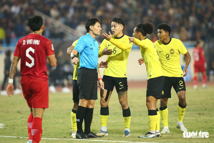 Malaysia gửi đơn khiếu nại về trọng tài trong trận thua Việt Nam - Ảnh 1.