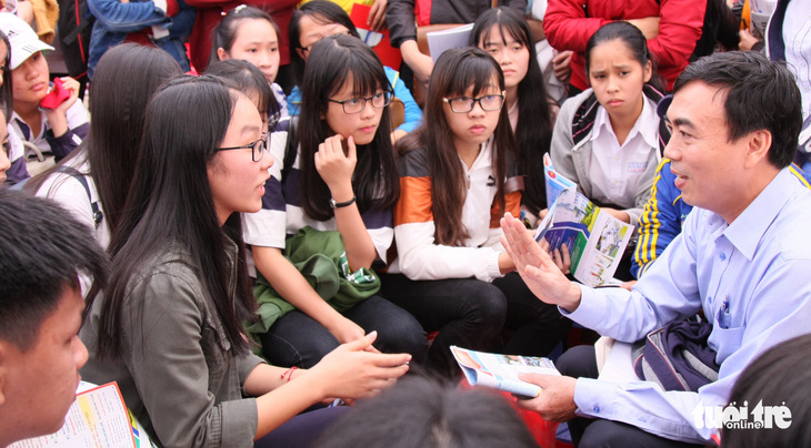 Hai buổi tư vấn tuyển sinh 2023 đầu tiên của báo Tuổi Trẻ tại Đồng Nai, Bình Thuận - Ảnh 1.