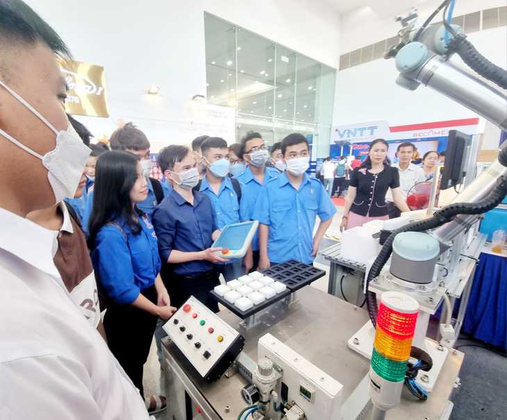 Việt Nam - Singapore hợp tác hỗ trợ doanh nghiệp chuyển đổi công nghệ sản xuất - Ảnh 2.