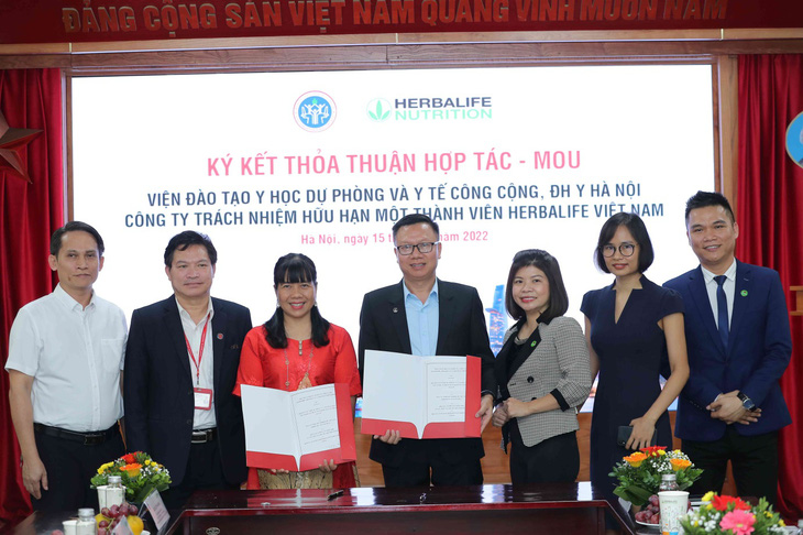 Herbalife Việt Nam trao học bổng cho Viện Đào Tạo Y Học Dự Phòng và Y Tế Công Cộng - Ảnh 1.