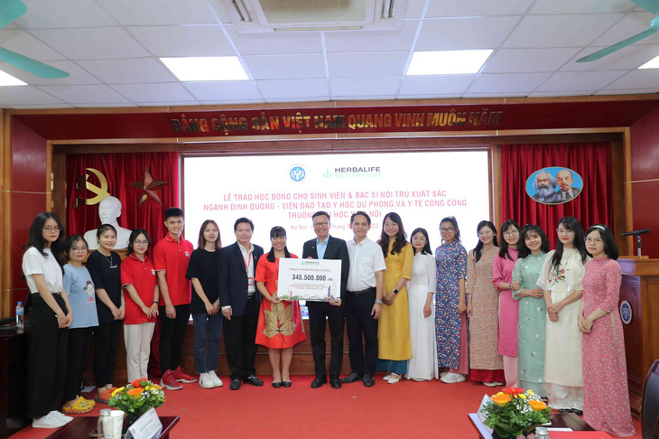 Herbalife Việt Nam trao học bổng cho Viện Đào Tạo Y Học Dự Phòng và Y Tế Công Cộng - Ảnh 2.