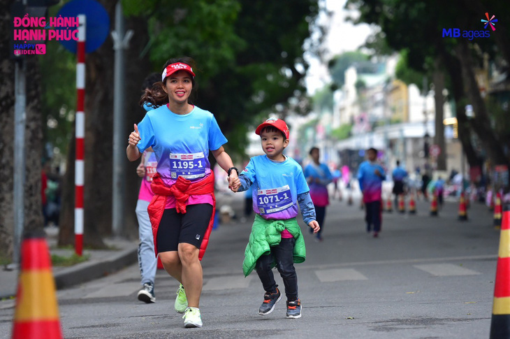 Giải chạy Happy Ekiden 2022: Đồng hành là hạnh phúc - Ảnh 1.