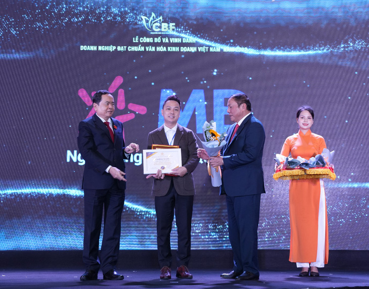MB được vinh danh ‘Doanh nghiệp đạt chuẩn văn hóa kinh doanh Việt Nam’ 2022 - Ảnh 1.