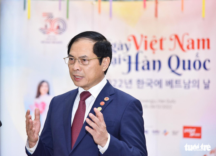 Bộ trưởng Ngoại giao: Nem, phở, áo dài - kim chi, Kpop đã thân quen với người dân Việt - Hàn - Ảnh 1.