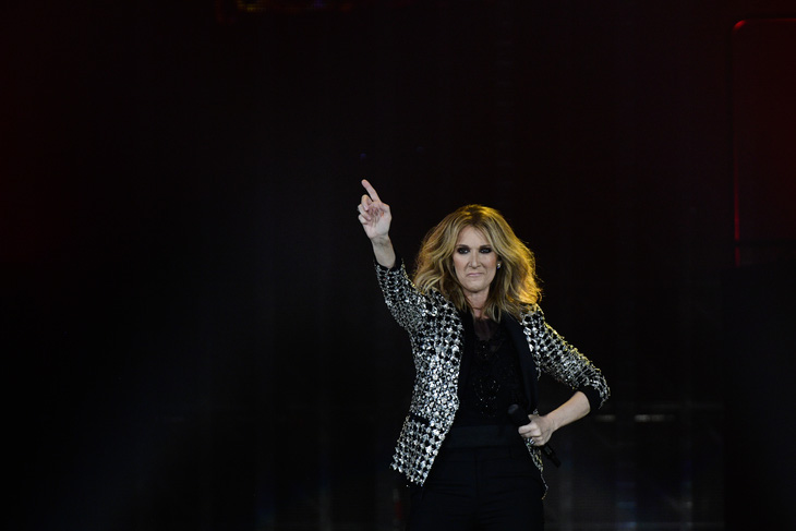 Celine Dion mắc chứng rối loạn thần kinh hiếm gặp, hủy hoãn hàng loạt buổi diễn - Ảnh 1.