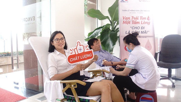 Công ty Điện lực Phú Yên thực hiện chiến dịch hiến máu tình nguyện - Ảnh 1.