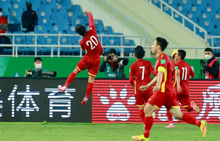 Đánh bại Trung Quốc 3-1, Việt Nam có chiến thắng lịch sử ở vòng loại World Cup - Ảnh 1.