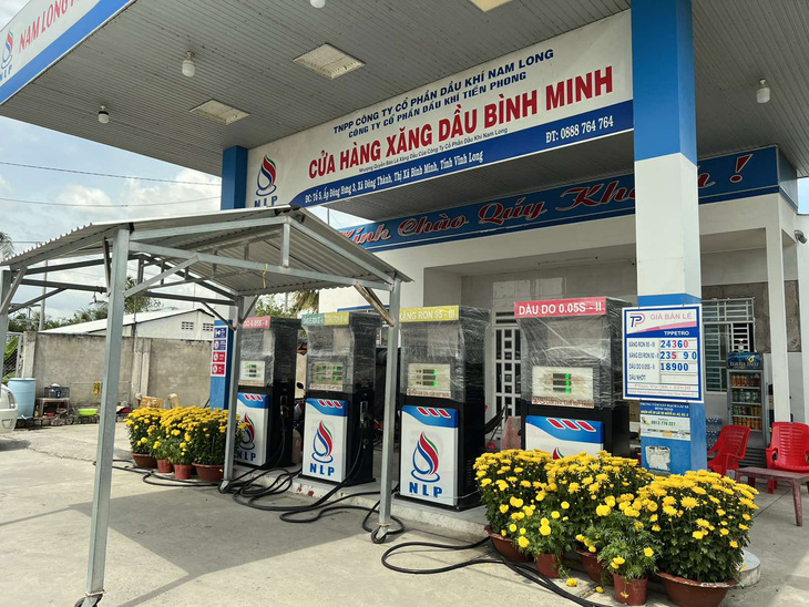 Phát hiện một cửa hàng xăng dầu ở Sóc Trăng ‘găm’ tới cả ngàn lít xăng - Ảnh 2.