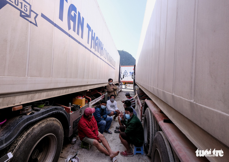 Hơn 1.300 container hoa quả lại nằm chờ ở biên giới, chưa thể xuất sang Trung Quốc - Ảnh 2.