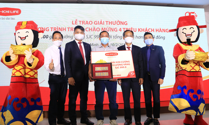 Dai-ichi Việt Nam tặng vàng ròng trị giá hơn 4,5 tỉ đồng chào mừng cột mốc 4 triệu khách hàng - Ảnh 1.