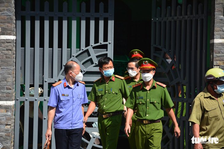 Khám xét nhà riêng các cựu lãnh đạo UBND tỉnh Bình Thuận - Ảnh 5.
