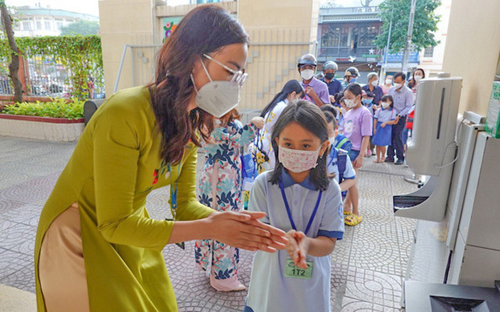 Hơn 1 triệu trẻ mầm non, tiểu học ở TP.HCM trở lại trường: Học sinh hào hứng, phụ huynh an tâm