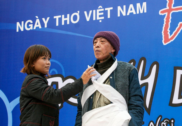 Ngày thơ Việt Nam: Chúng ta chất vấn thơ quá nhiều, hãy để thơ chất vấn chúng ta - Ảnh 1.