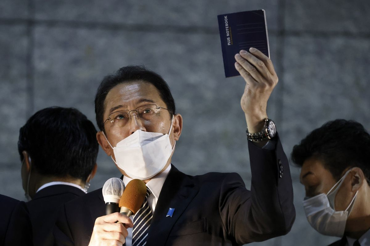 Thủ tướng Nhật và 30 quyển sổ ghi chép - Ảnh 1.