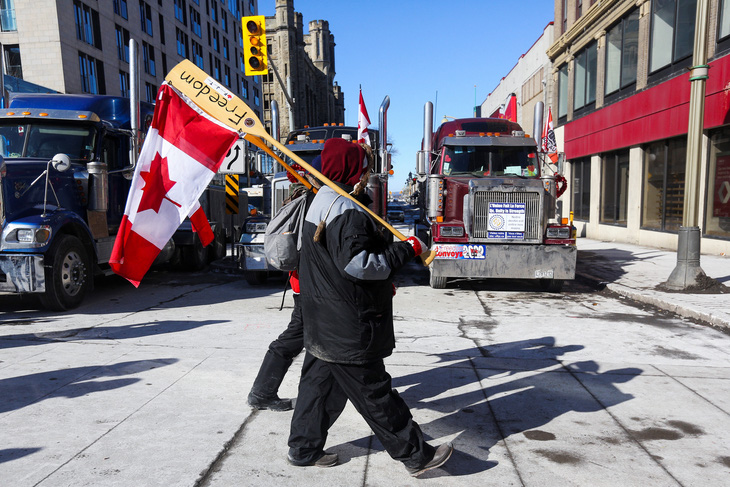 Thủ tướng Canada dùng luật hiếm, quyết chấm dứt biểu tình xe tải - Ảnh 2.