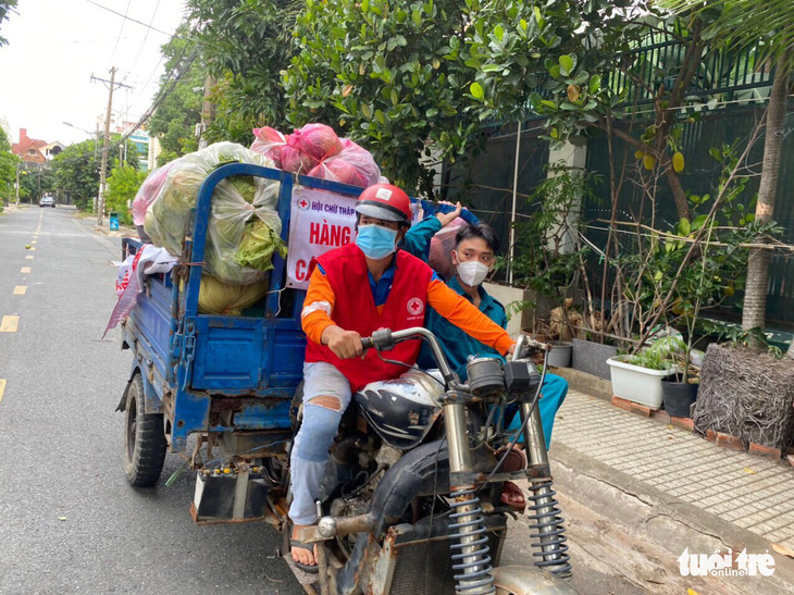 Nhiều đảng viên trẻ tình nguyện nhập ngũ - Ảnh 2.