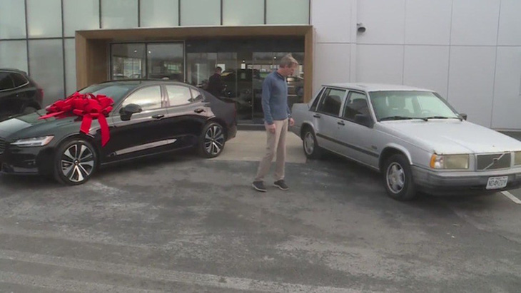 Dùng 1 triệu dặm, chủ xe Volvo được tặng xe mới, sales giao xe nay đã là giám đốc - Ảnh 3.