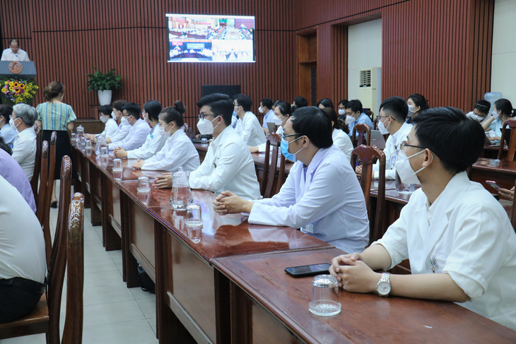 Bí thư Nguyễn Văn Nên: Bác sĩ trẻ tăng cường về trạm là sự gánh vác, chia lửa kịp thời - Ảnh 2.