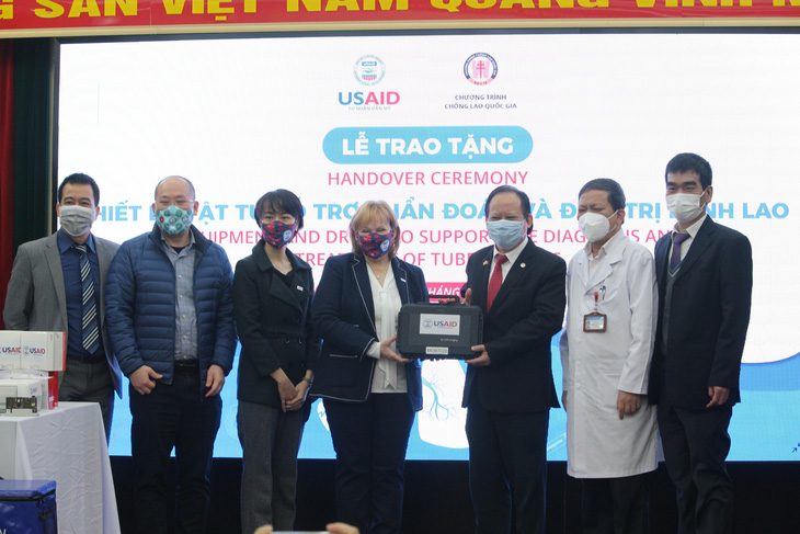 USAID Hoa Kỳ tặng thiết bị chẩn đoán lao trong 2 giờ và thuốc điều trị bệnh lao cho Việt Nam - Ảnh 1.