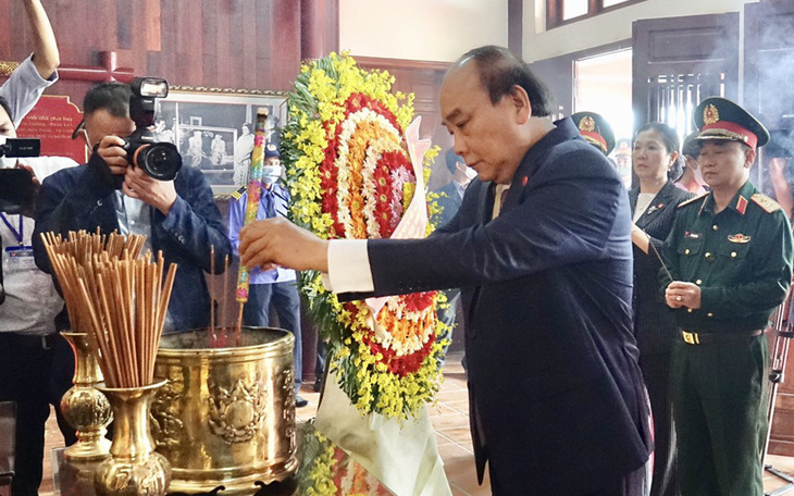 Chủ tịch nước Nguyễn Xuân Phúc thăm khu lưu niệm cố Thủ tướng Phạm Văn Đồng