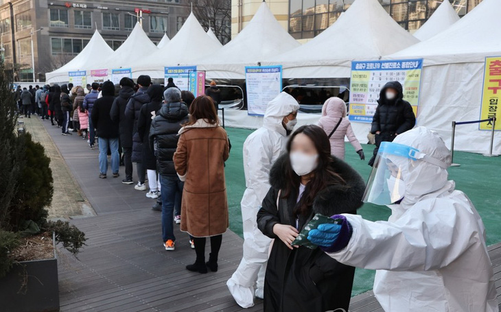 Hàn Quốc nới lỏng hạn chế bất chấp số người nhiễm COVID hằng ngày hơn 100.000 ca