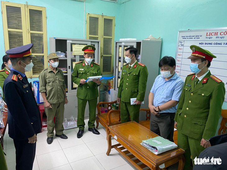 Khởi tố, bắt tạm giam giám đốc CDC Thừa Thiên Huế liên quan việc mua bán kit xét nghiệm - Ảnh 1.