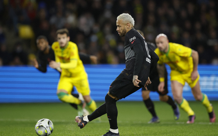 Neymar đá hỏng phạt đền, Mbappe và Messi bỏ lỡ nhiều cơ hội khiến PSG thảm bại