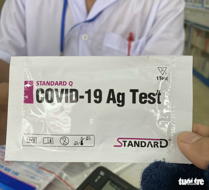 Bộ Y tế nói về việc kit xét nghiệm COVID-19 khan hiếm và loạn giá - Ảnh 1.