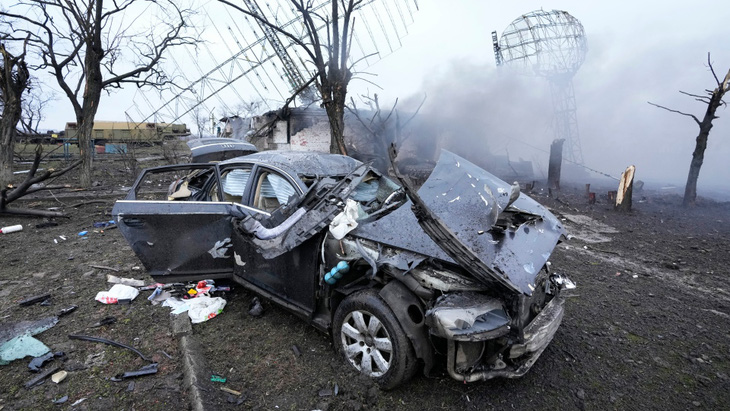 Khủng hoảng Ukraine khiến nhiều hãng xe đau đầu, nguy cơ tăng giá xe, giá xăng - Ảnh 1.