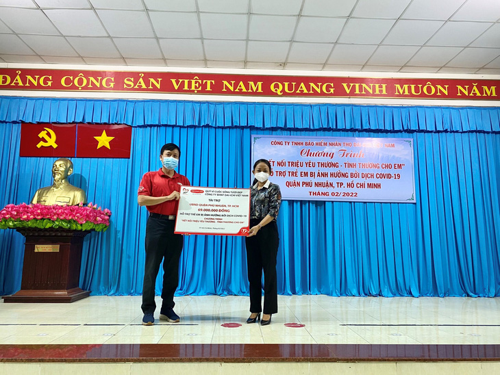 Dai-ichi Life Việt Nam trao học bổng hỗ trợ trẻ em bị ảnh hưởng bởi dịch COVID-19 - Ảnh 3.