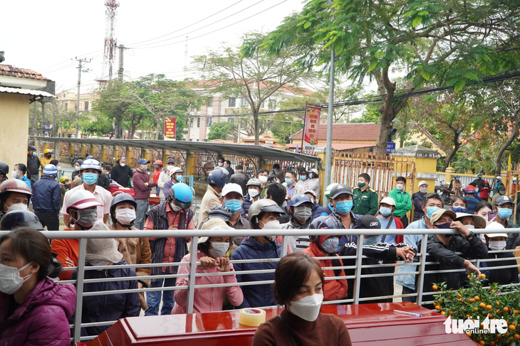 Những hình ảnh nhói lòng bên trong trong nhà tang lễ ở Hội An - Ảnh 5.