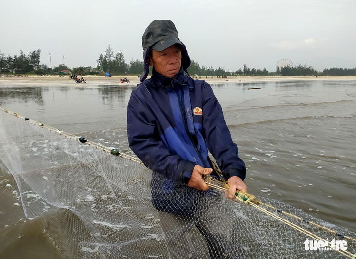 Đầu năm kéo ‘lộc biển’, ngư dân Hà Tĩnh thu tiền triệu mỗi ngày - Ảnh 1.