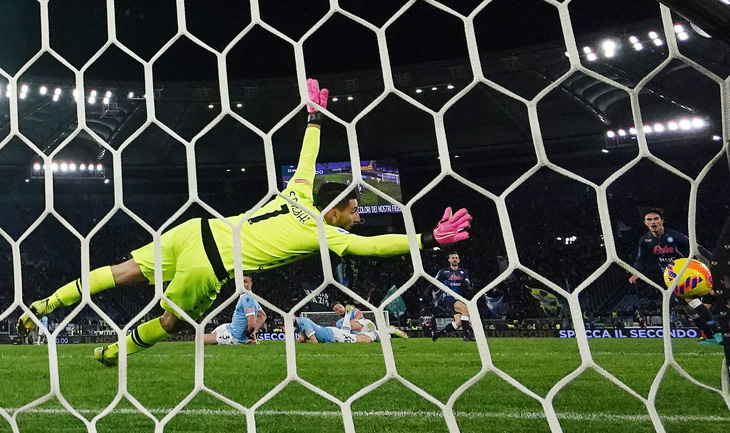 Fabian Ruiz lập công phút 90+5 đưa Napoli lên đầu bảng Serie A - Ảnh 3.